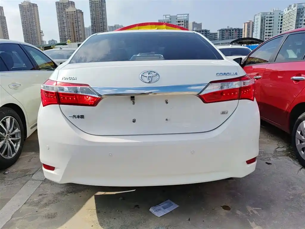 Toyota Corolla 2014 1.6L CVT GL-i Leather Edition фото 6