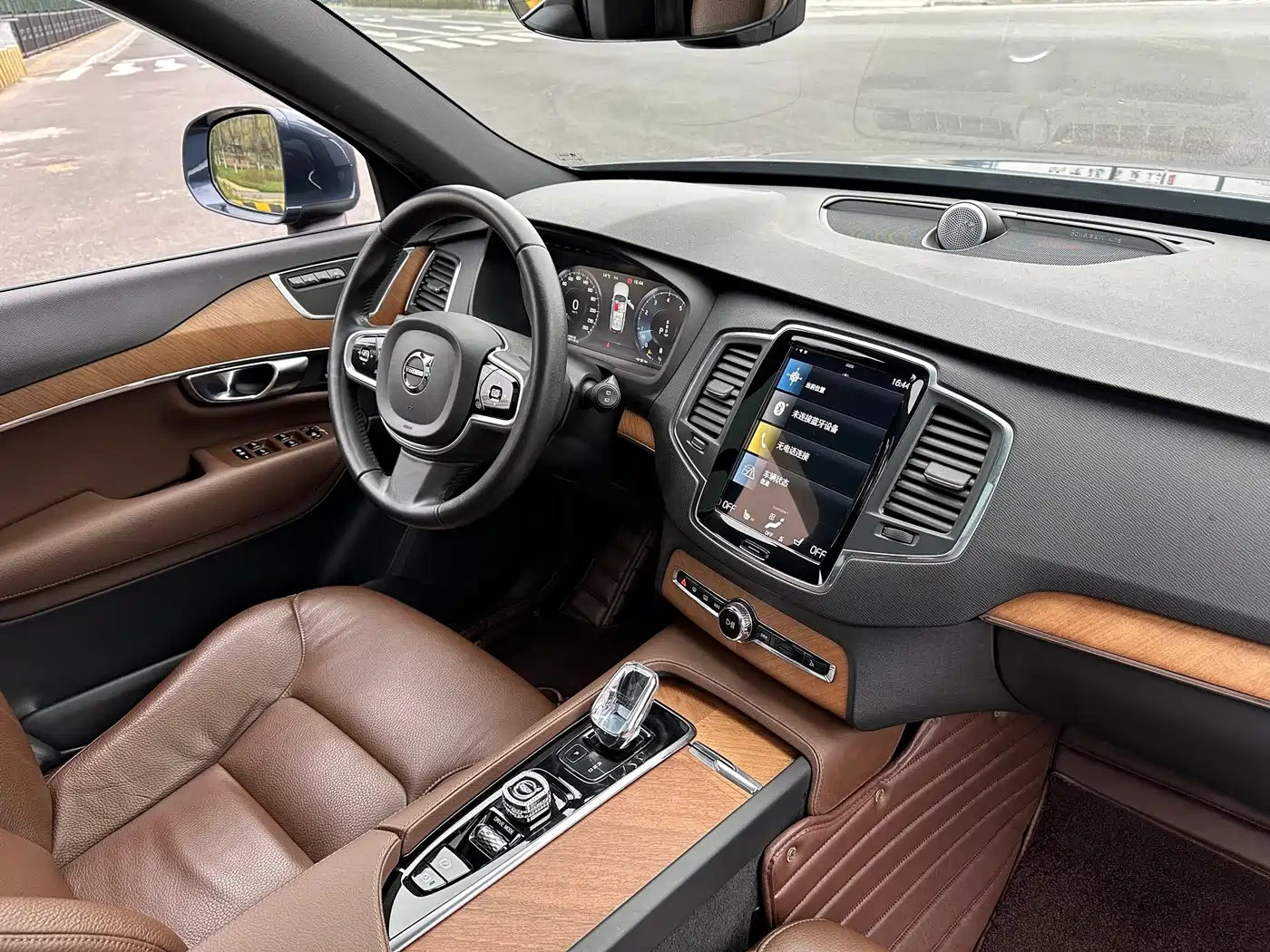 VOLVO XC90