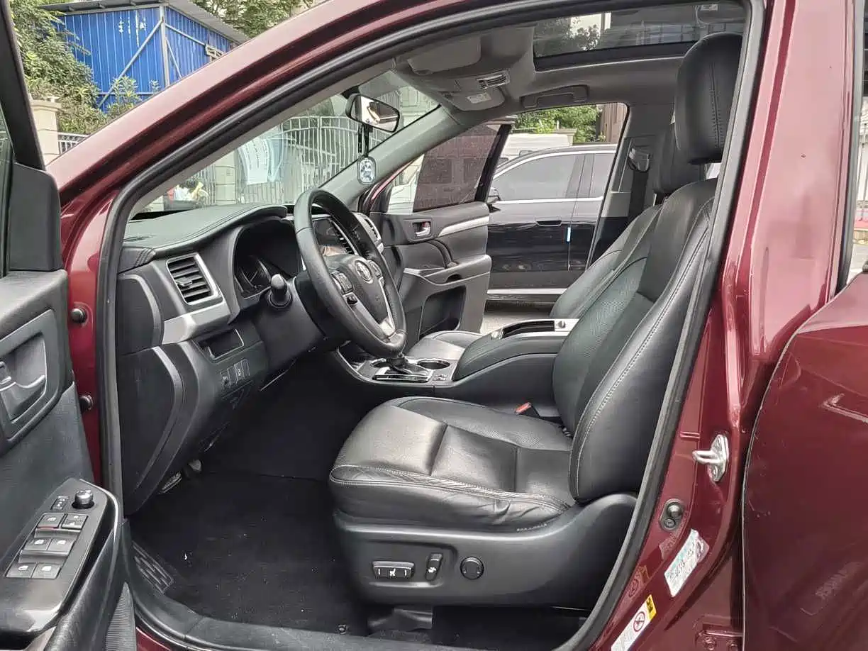 Фото 8 - Toyota Highlander