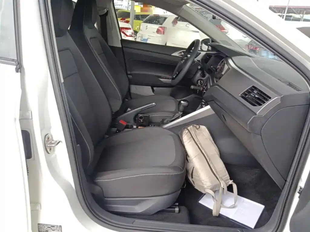 Volkswagen Polo 2019 Plus 1.5L Automatic Panorama Enjoyment Edition фото 24