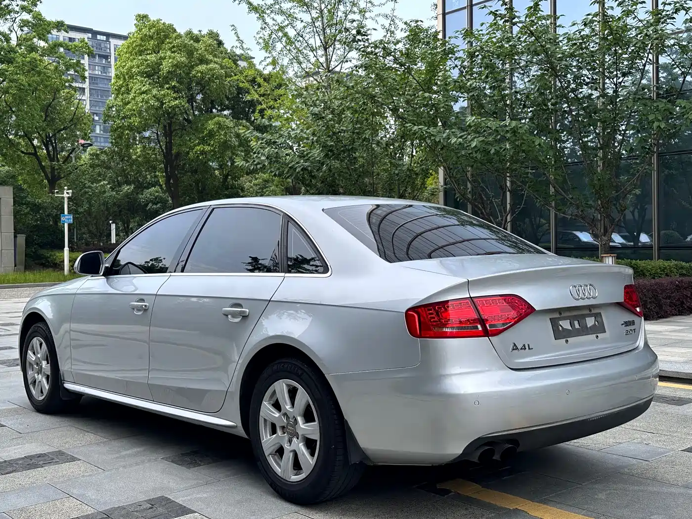 Audi A4L 2010 2.0 TFSI Standard фото 6