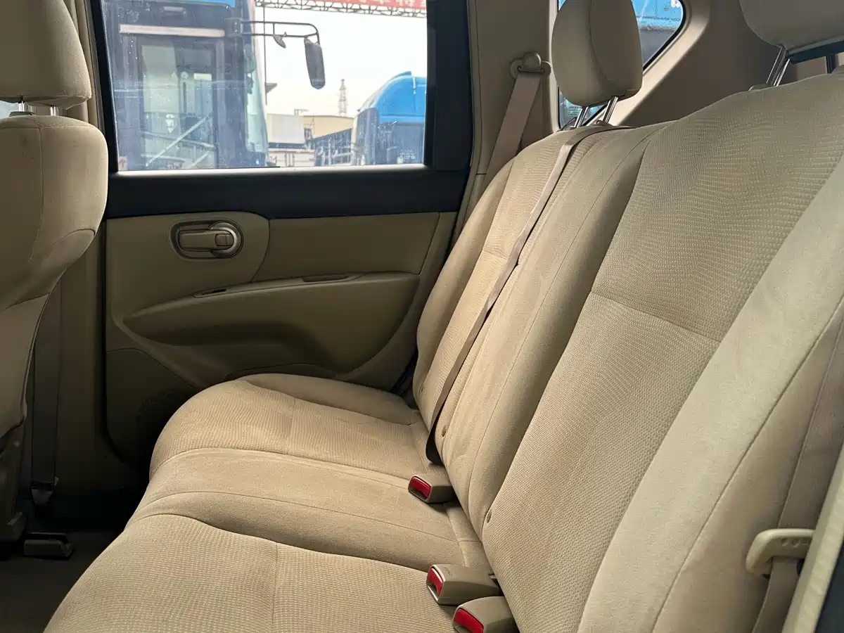 Nissan Livina 2015 2013 1.6XE CVT Comfort