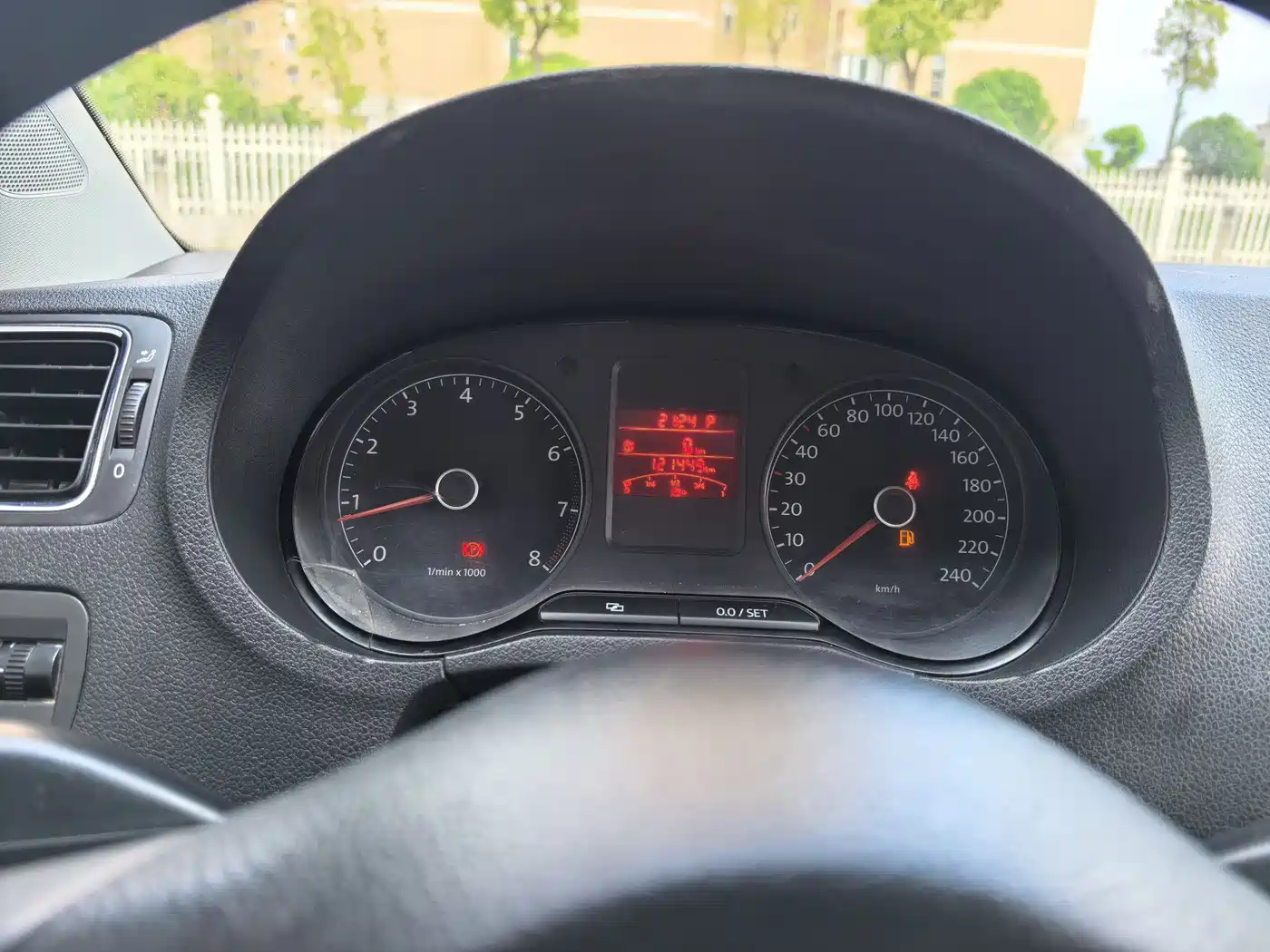 Volkswagen Polo 2011 1.4L Automatic Style Edition фото 11