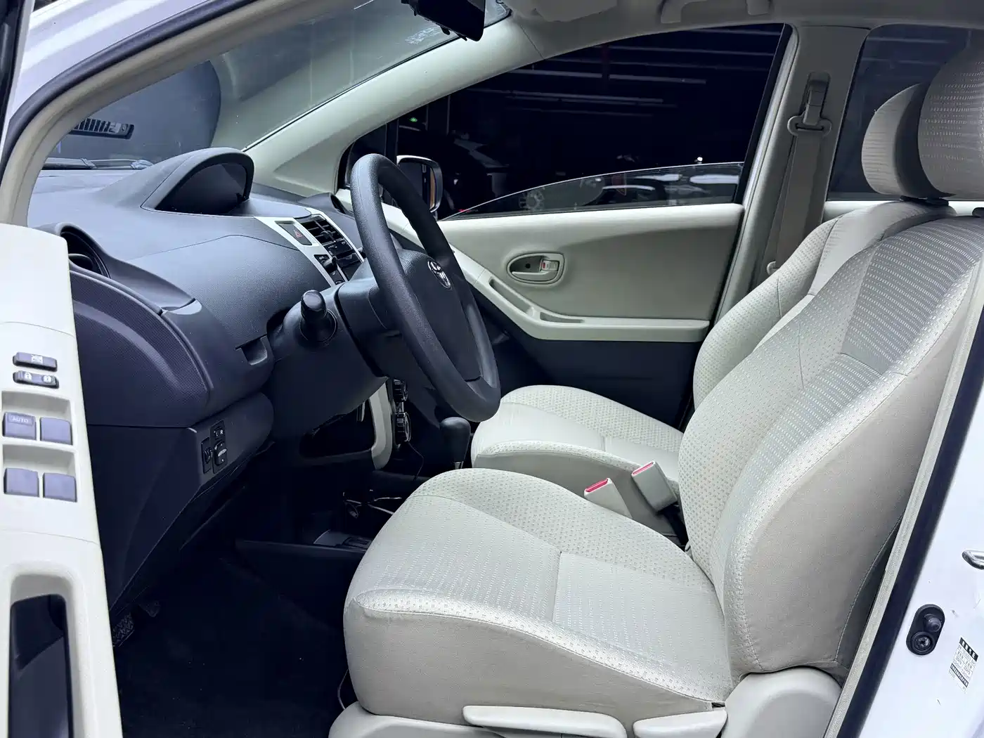 Toyota Yaris 2011 2011 1.6E Auto Charm Edition