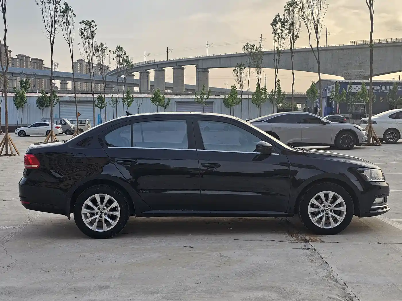 Volkswagen Lavida 2017 1.6L Automatic Comfort Edition фото 8
