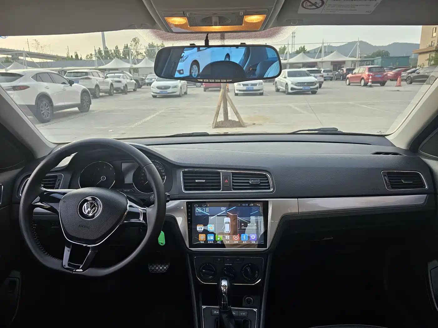 Volkswagen Lavida 2017 1.6L Automatic Comfort Edition фото 12