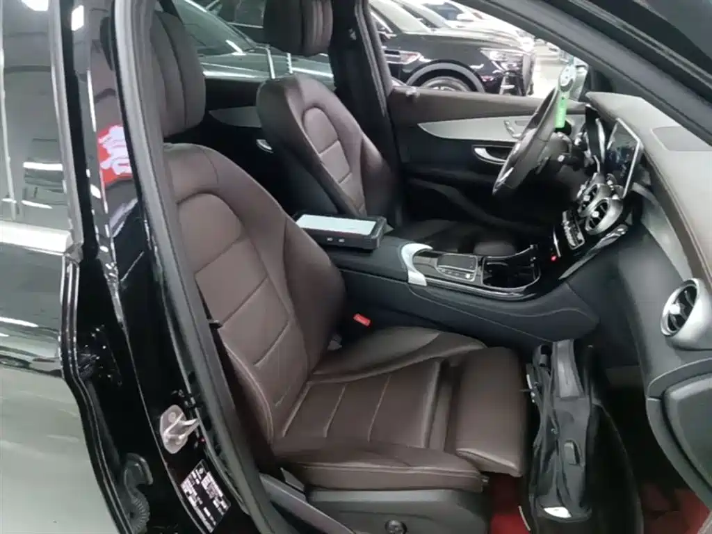 Mercedes-Benz GLC 2021 GLC 260 L 4MATIC Sporty фото 25