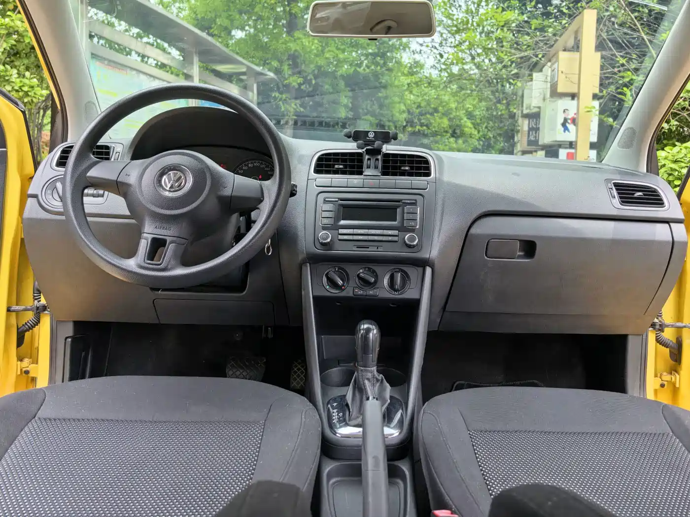 Volkswagen Polo 2011 1.4L Automatic Style Edition фото 7