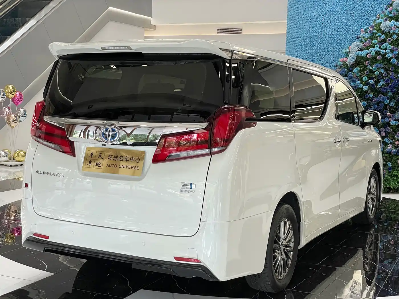 Toyota Alphard 2019 Hybrid 2.5L Luxury фото 7