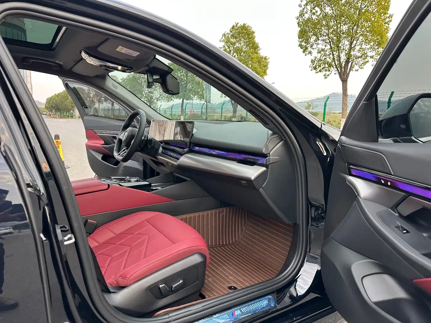 BMW 5 Series 2025 525Li M Sport Package фото 9