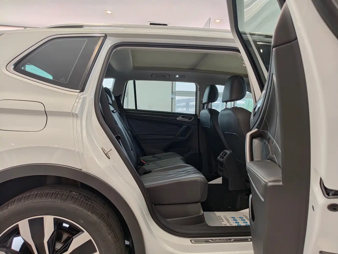 Volkswagen Tiguan L 2024 Outstanding 330TSI Auto 2WD R-Line Dragon Glory Edition фото 10