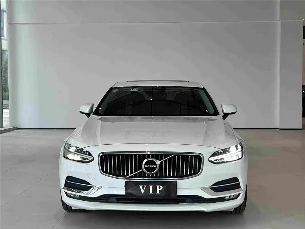 Фото 2 - Volvo S90