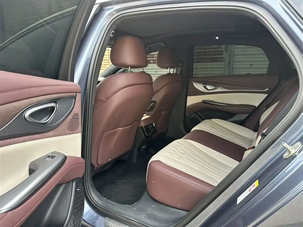 BYD Seal 2023 DM-i 1.5T 121km Flagship фото 10