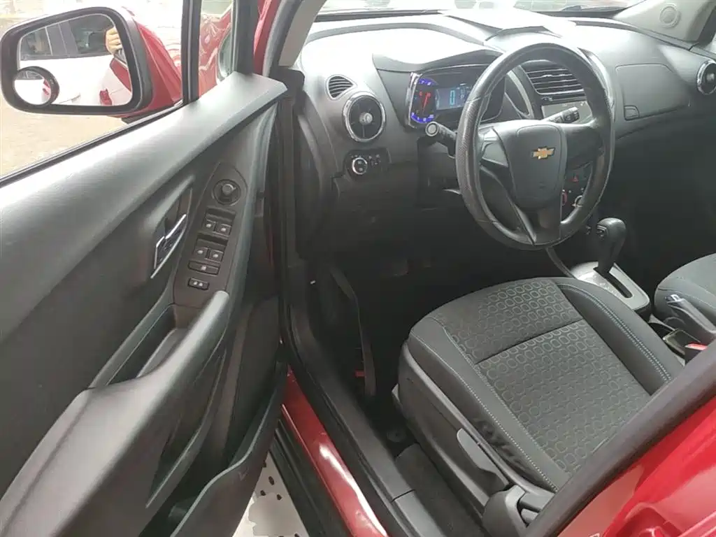 Chevrolet Trax 2016 1.4T Automatic 2WD Comfort Sunroof Edition фото 16