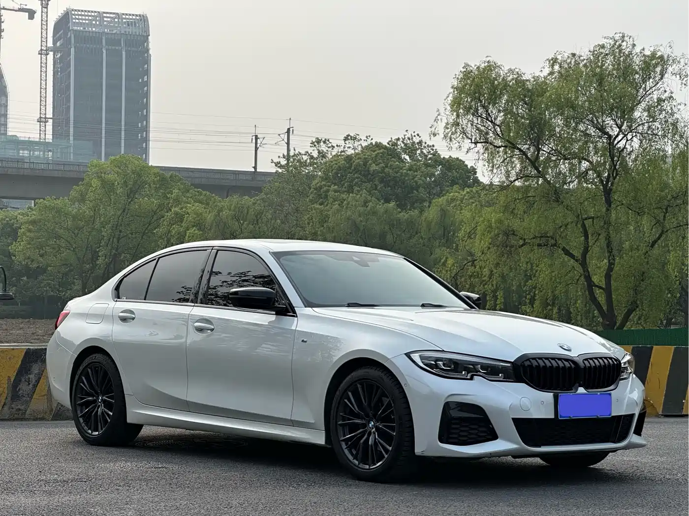 BMW 3 Series 2021 325i M Sport Night Edition фото 3