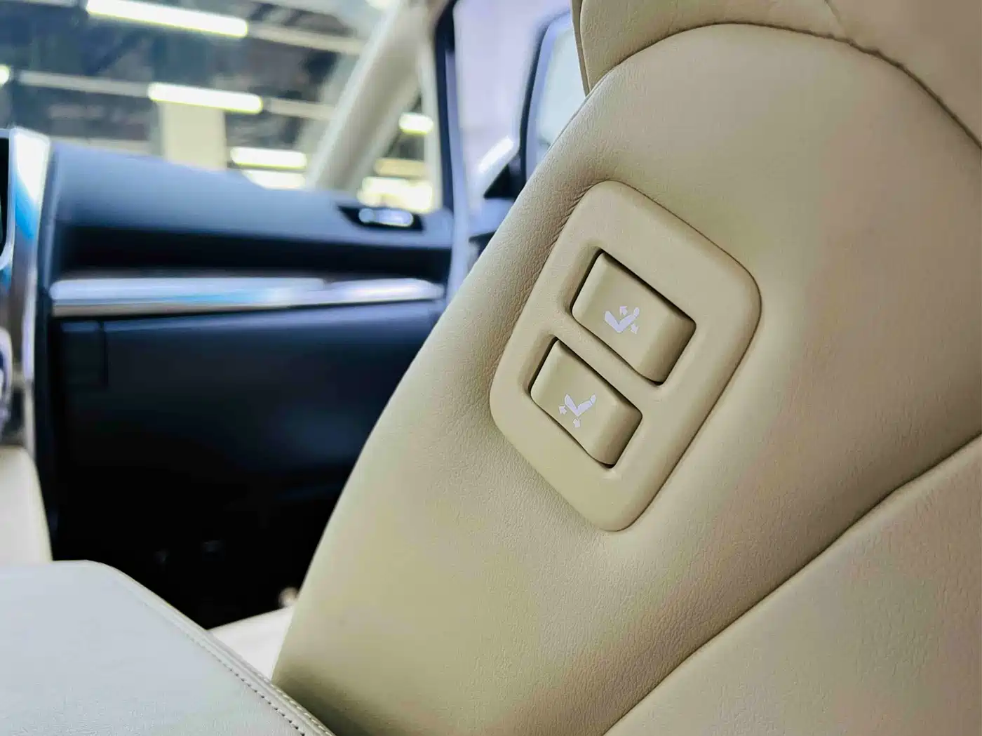 Toyota Alphard 2021 Hybrid 2.5L Premium фото 21