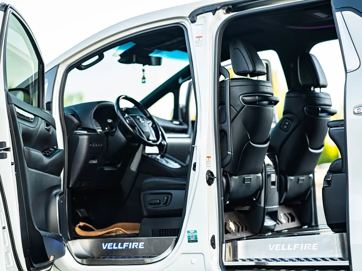 Toyota Vellfire 2020 Twin Engine 2.5L HV Premium Edition фото 9