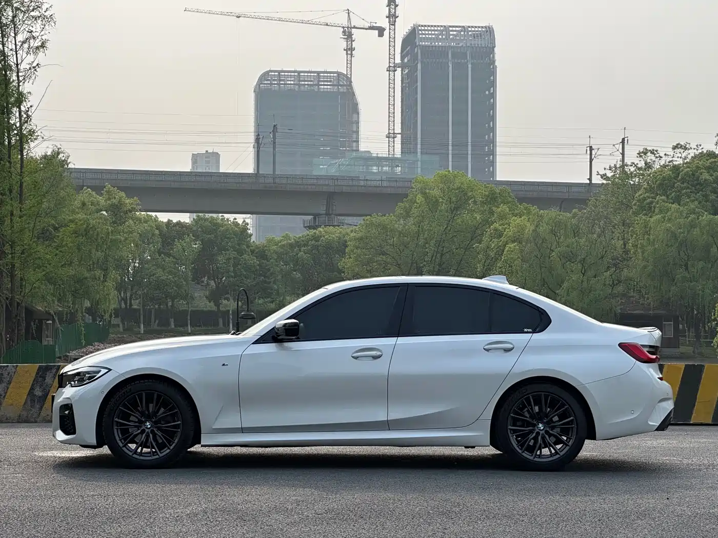 BMW 3 Series 2021 325i M Sport Night Edition фото 4