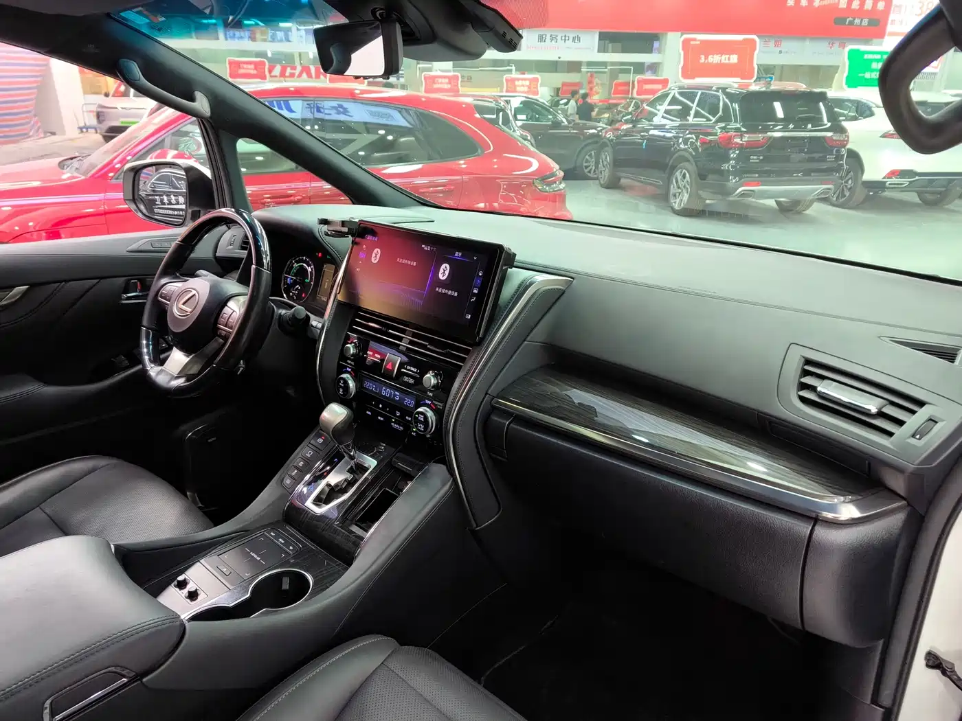 Lexus LM 2020 300h Seven-Seater Elegance Edition фото 23