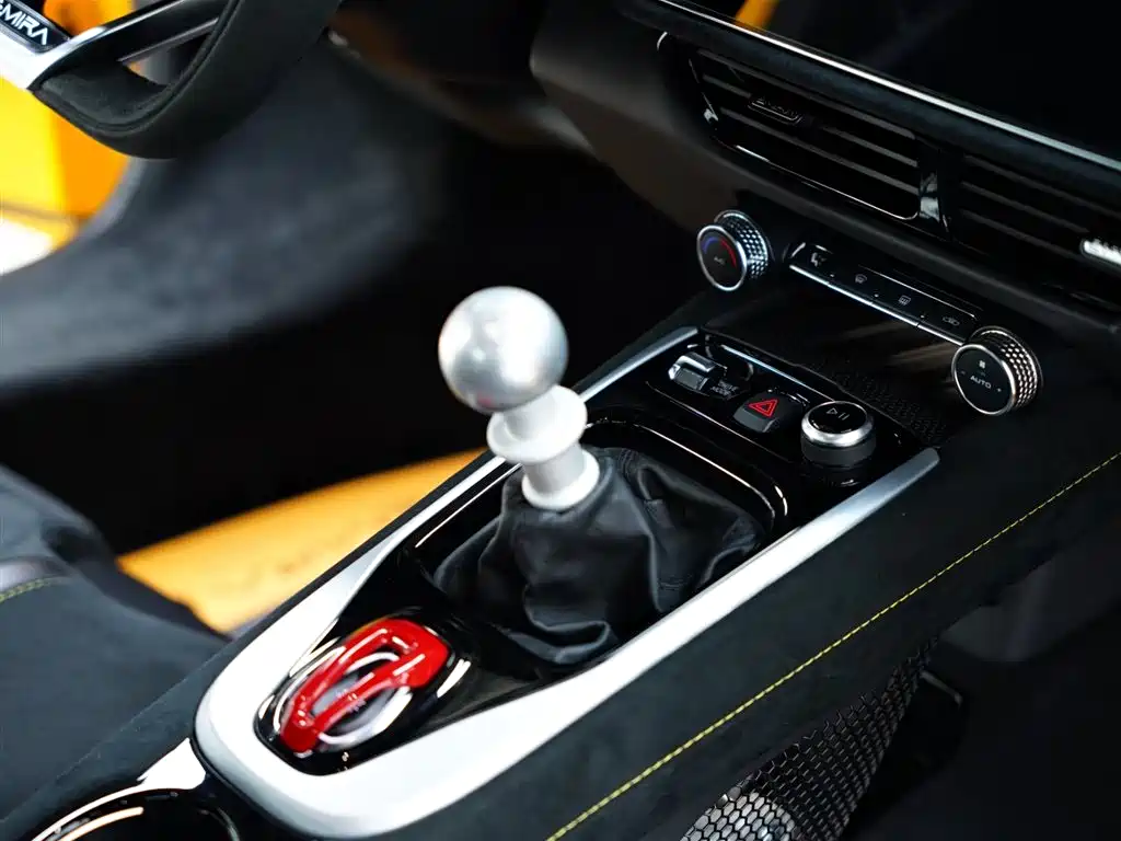 Lotus Cars EMIRA 2022 3.5T V6 Manual First Edition фото 39