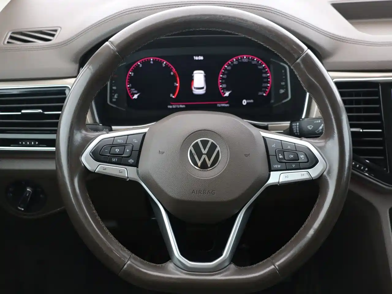 Volkswagen Viloran 2020 380TSI Premium фото 15