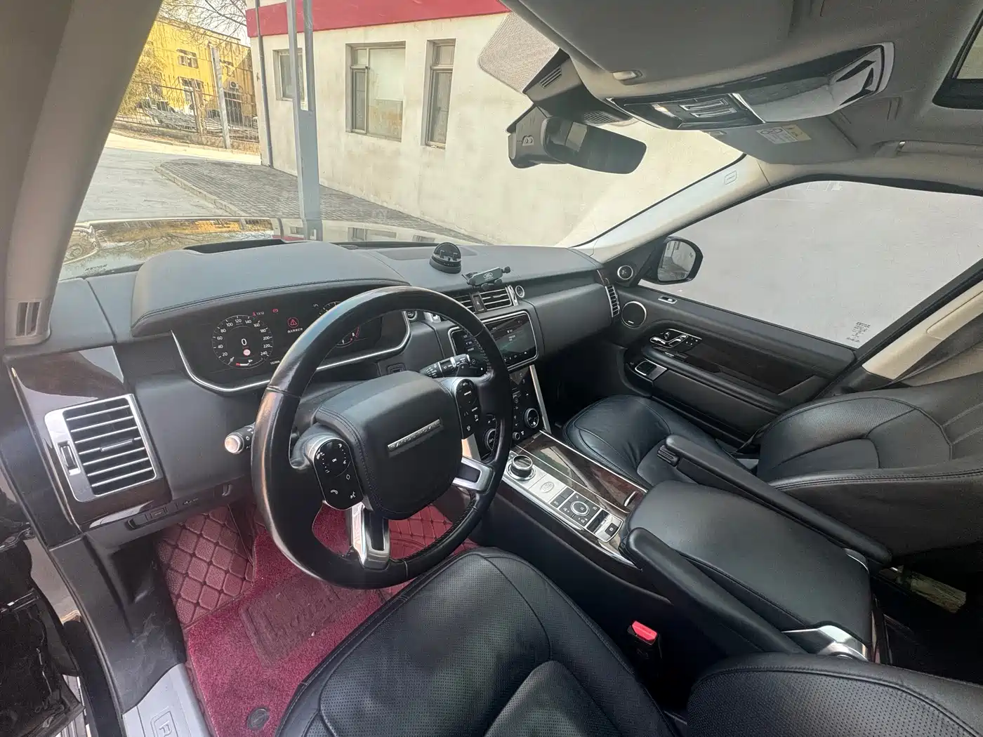 Land Rover Range Rover 2022 3.0 L6 360PS Heritage Edition фото 10