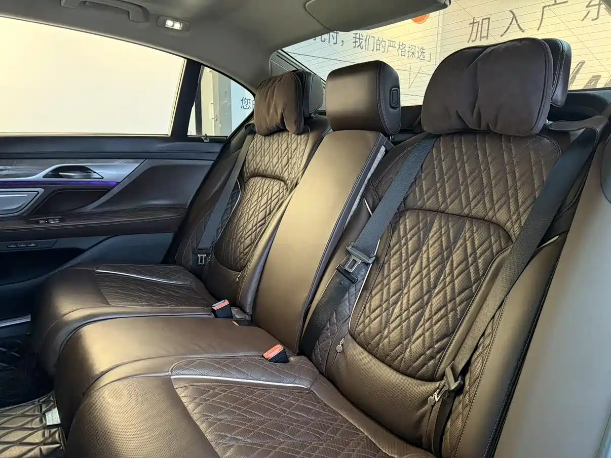 BMW 7 Series 2021 Model 740Li Leading Luxury Package фото 11