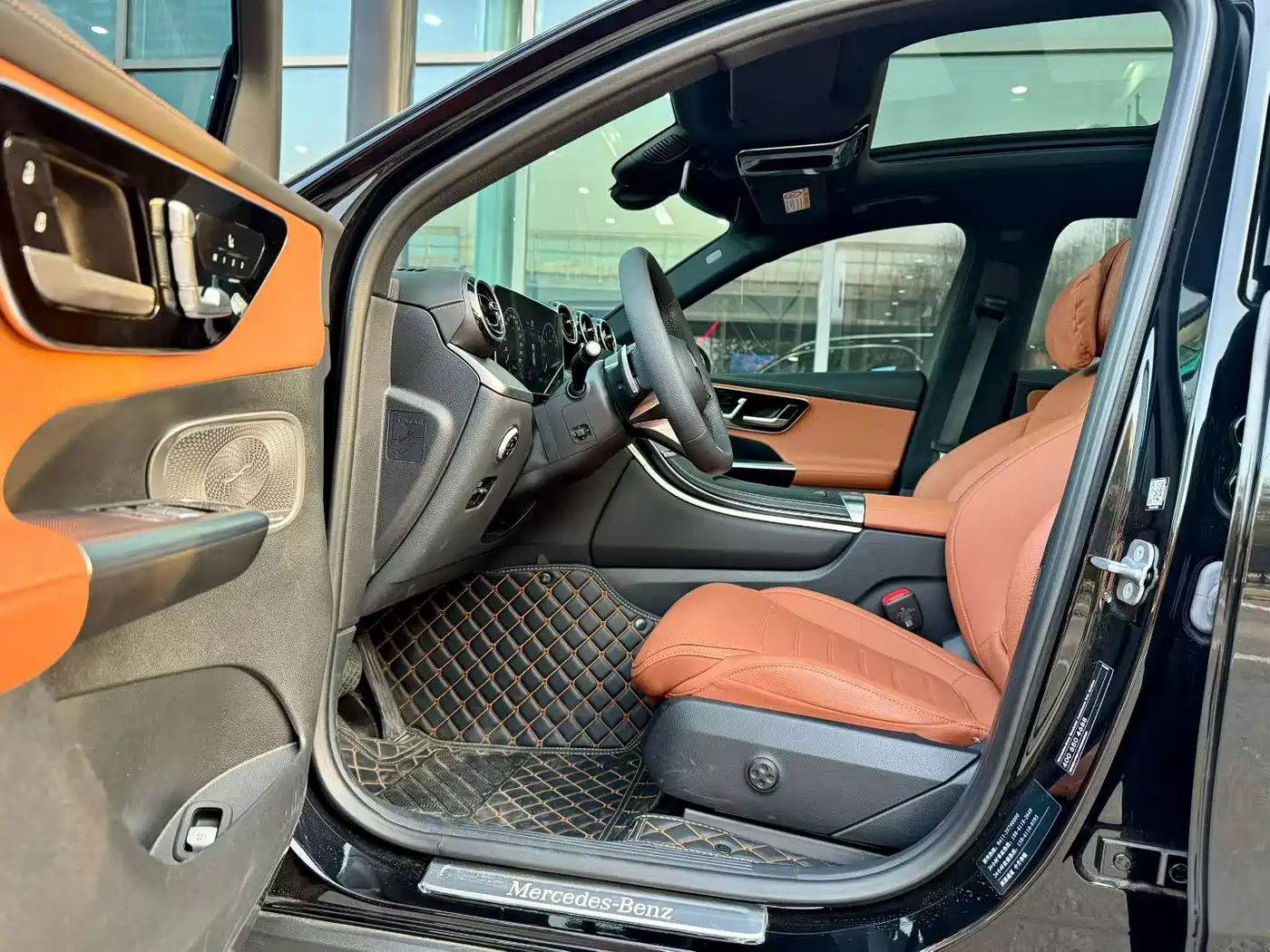 Mercedes-Benz GLC 2023 Facelift GLC 260 L 4MATIC Luxury 5-Seater фото 4