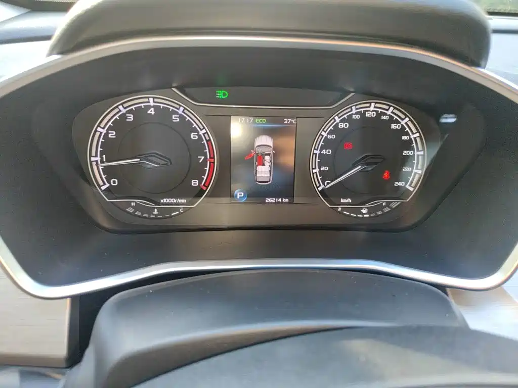 Фото 4 - Geely Coolray