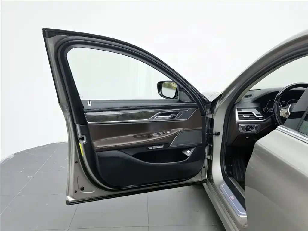 BMW 7 Series 2018 740Li Leading Type Excellence Package фото 8
