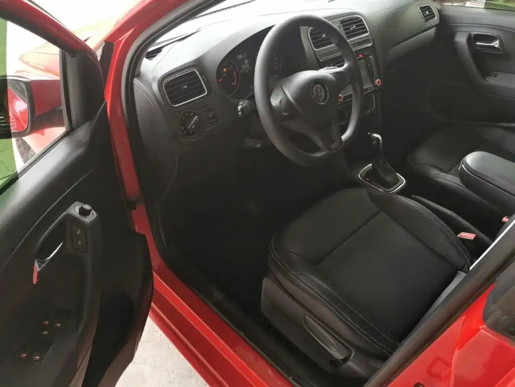 Volkswagen Polo 2014 1.6L Automatic Comfort Edition фото 15
