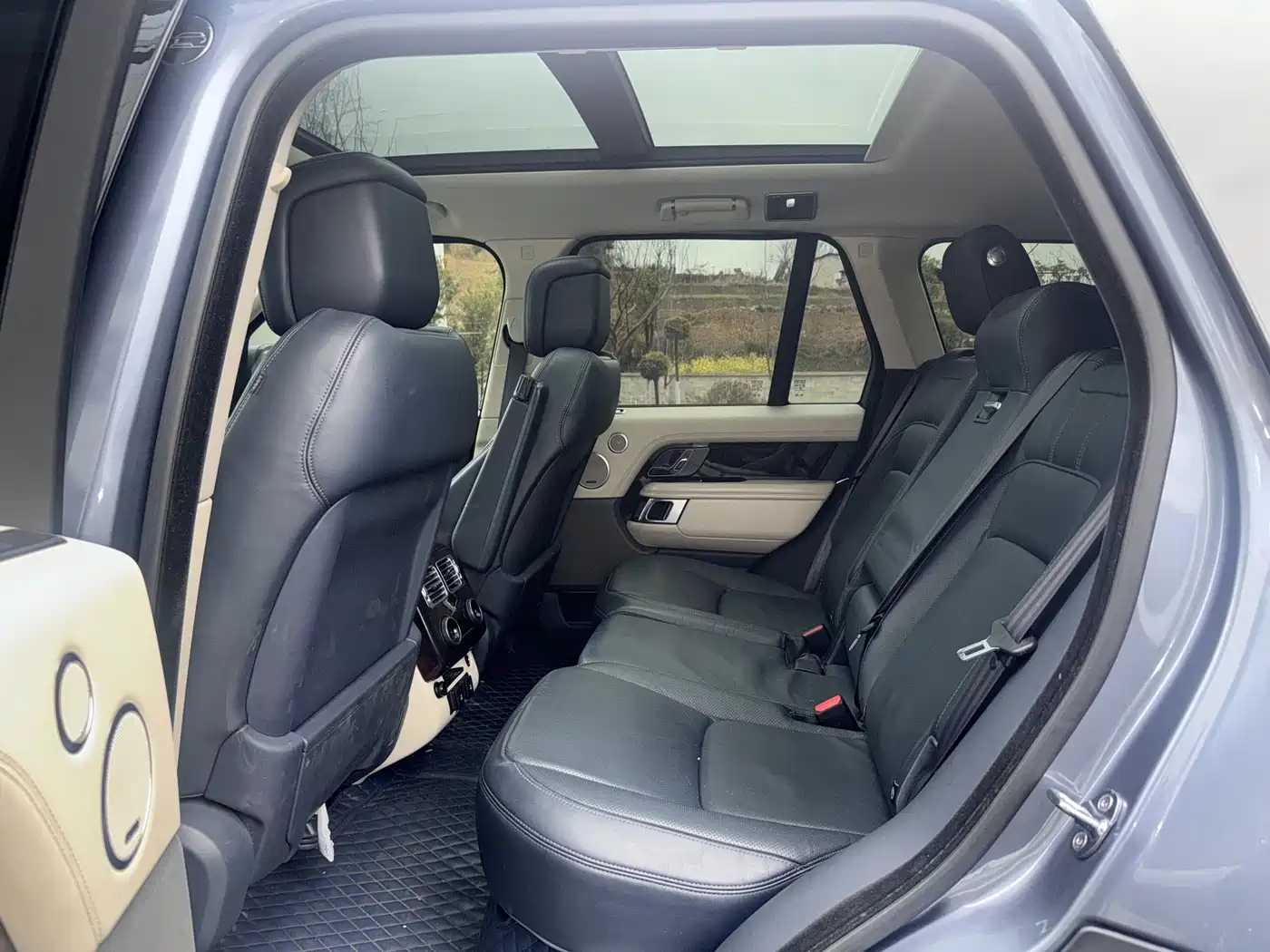 Land Rover Range Rover 2020 3.0 L6 Heritage Edition фото 4