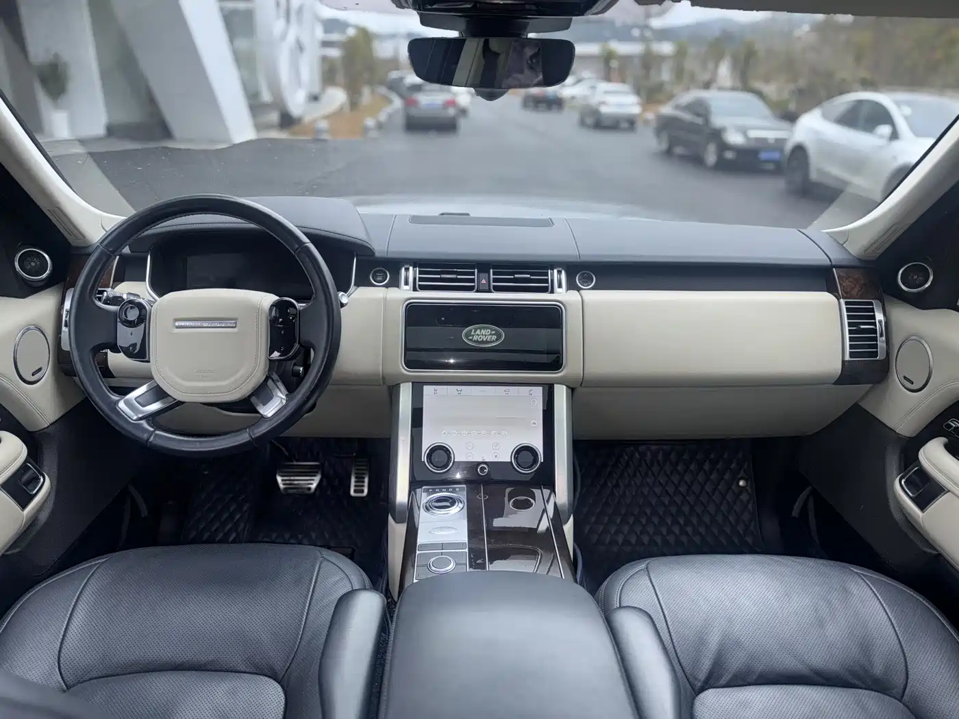 Land Rover Range Rover 2020 3.0 L6 Heritage Edition фото 5