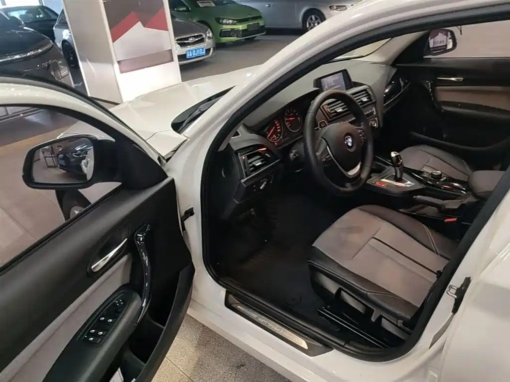 BMW 1 Series (Import) 2013 Facelift 116i Urban Model фото 16