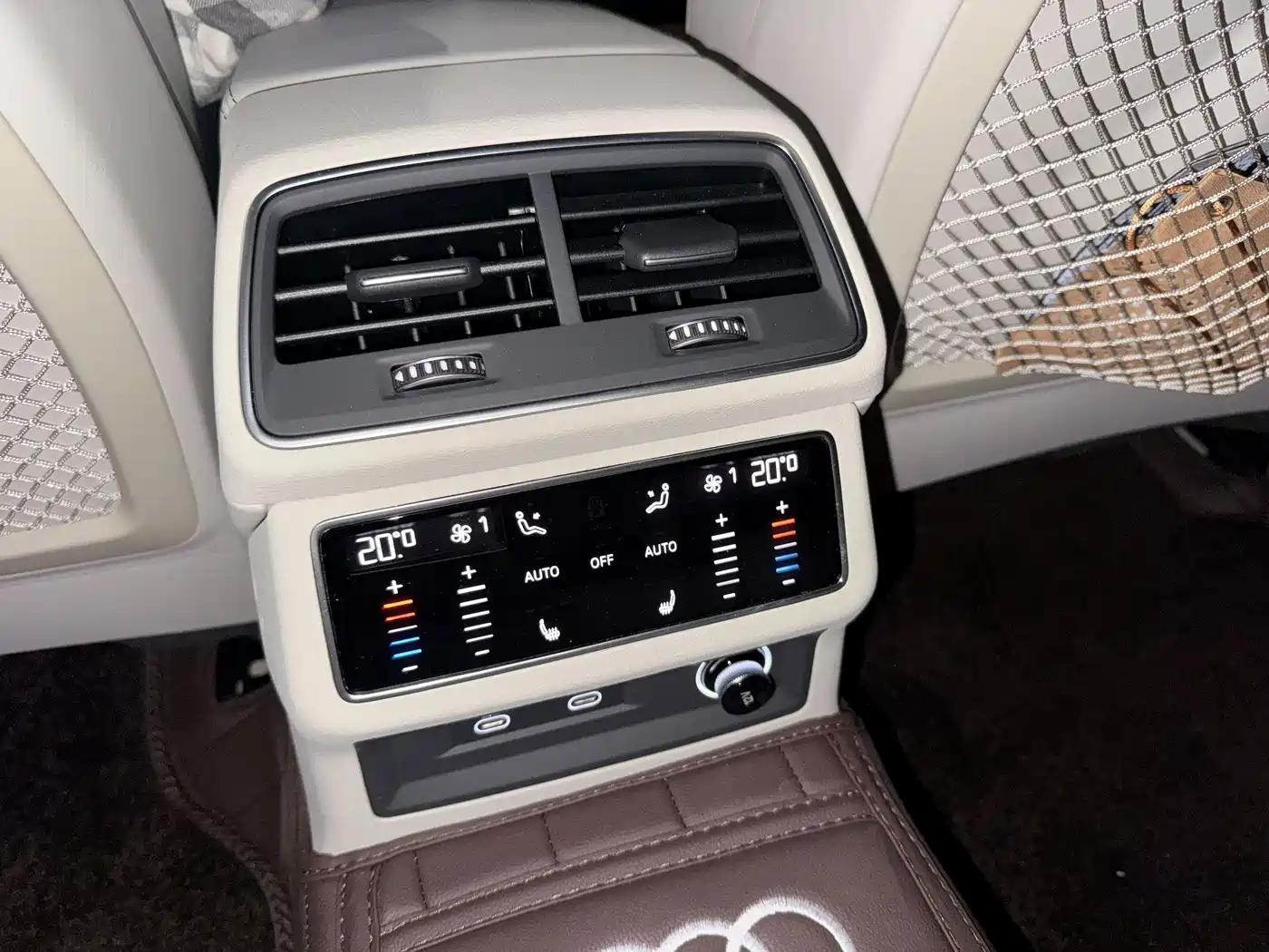 Фото 4 - Audi A6L