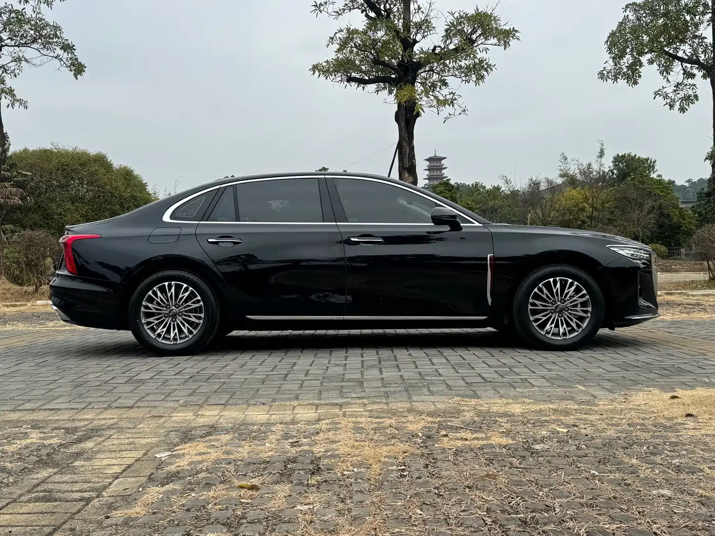 Hongqi H5 2024 1.5T DCT Smart Connect Flag Rhythm Edition фото 24
