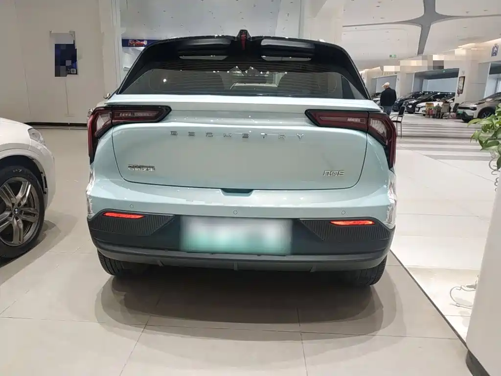 Фото 4 - Geely Geometry E Firefly