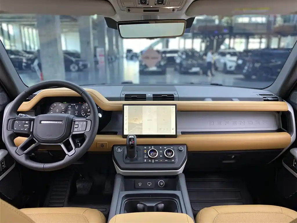 Land Rover Defender 2024 110 3.0T P400 Dark Special Edition фото 11