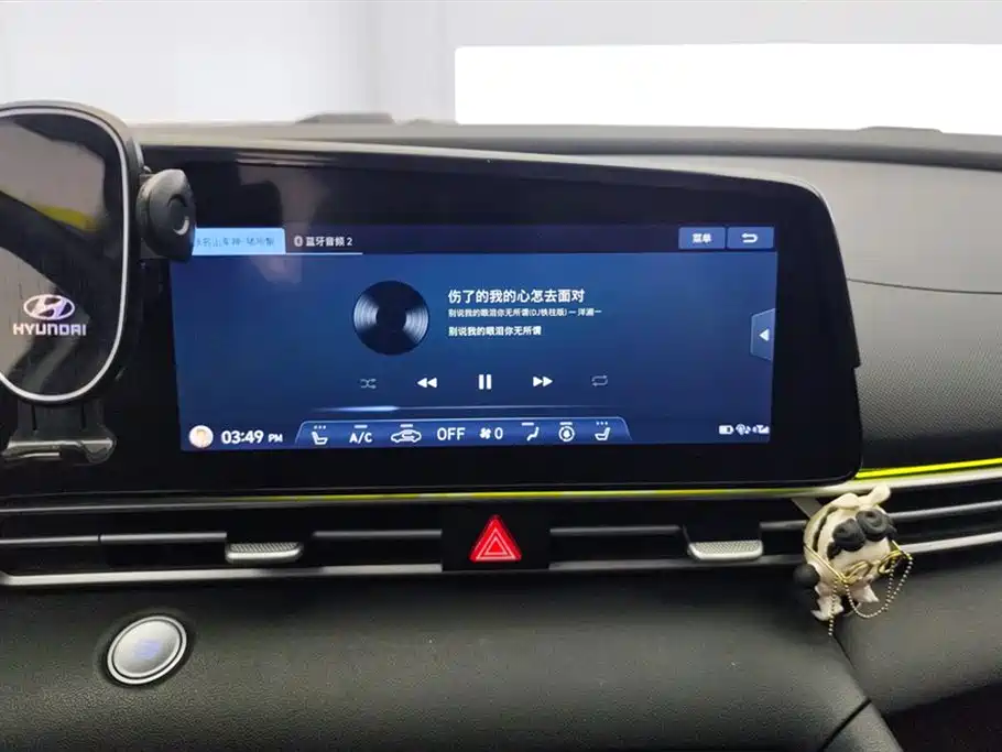 Hyundai Elantra 2021 1.5L CVT LUX Premium Edition фото 13