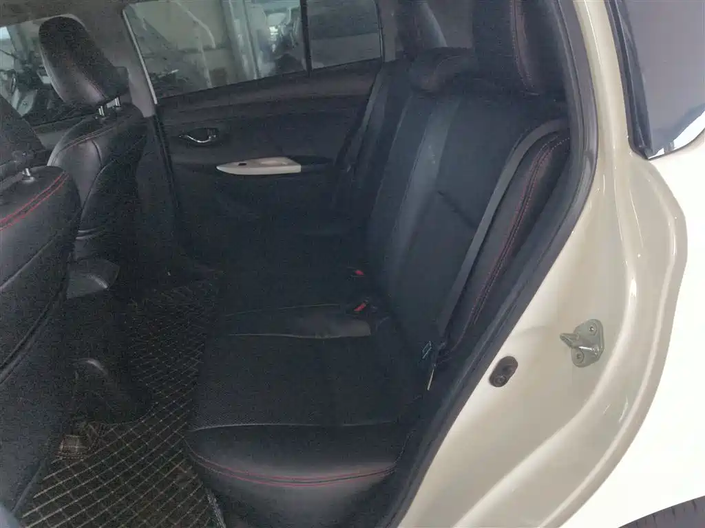Toyota YARiS L Zhi Xuan 2015 1.5G Manual Sunroof Special Edition фото 14