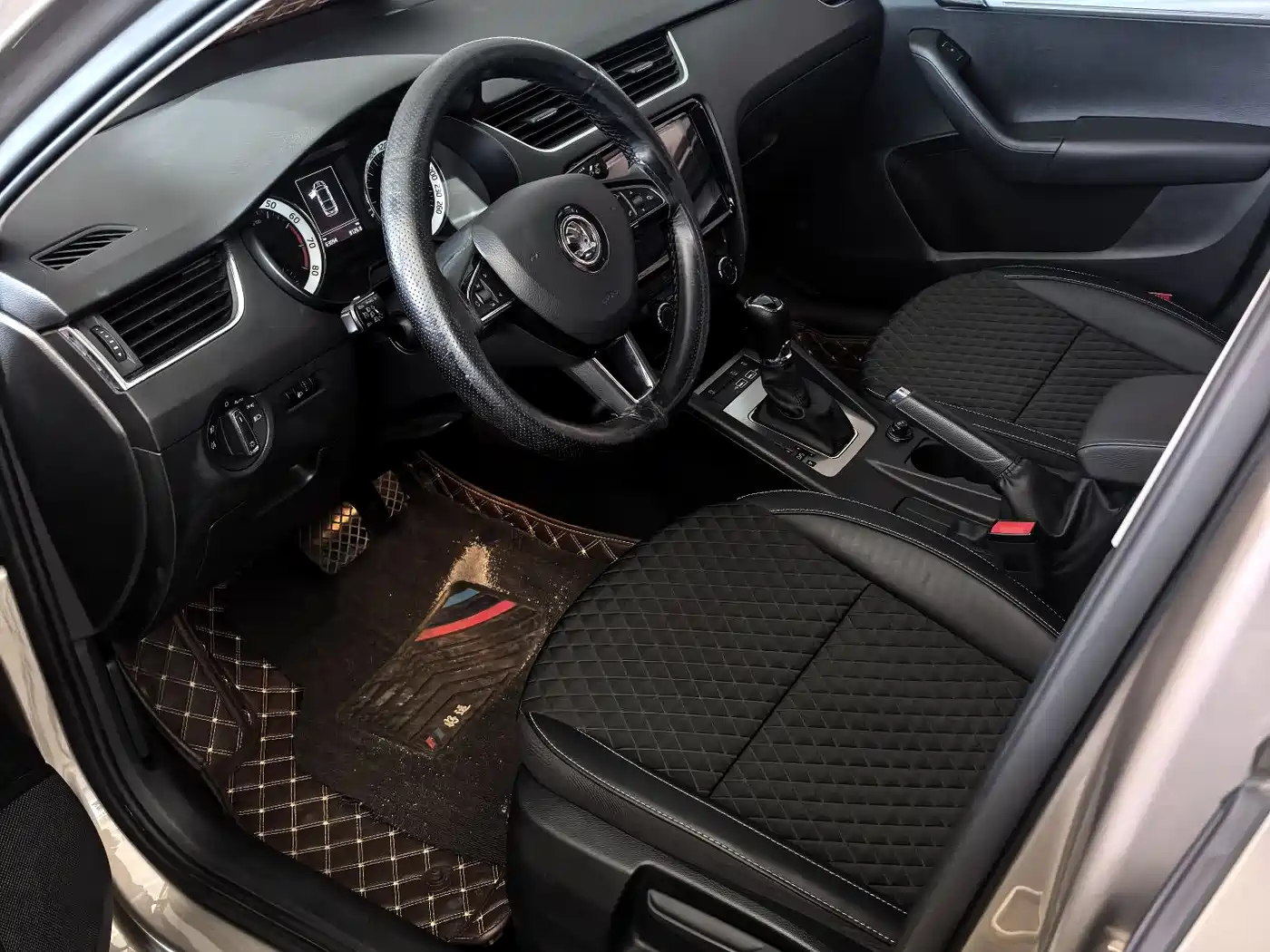 Škoda Octavia 2019 1.5L Automatic Smart Luxury China VI фото 4