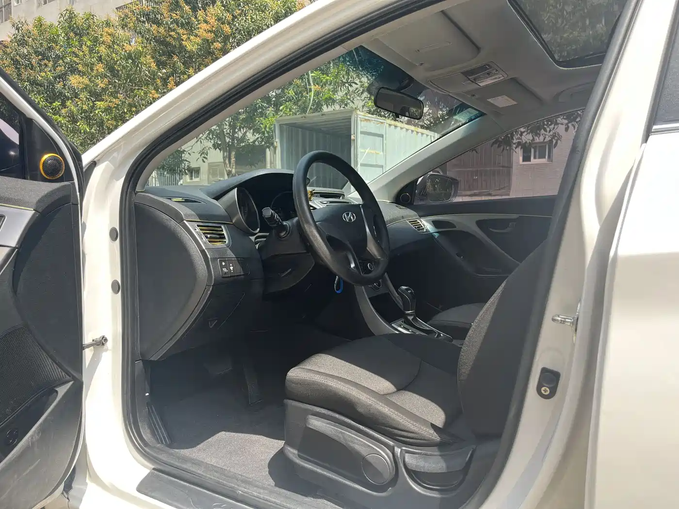 Hyundai Langdong 2016 1.6L Automatic Smart Edition фото 8
