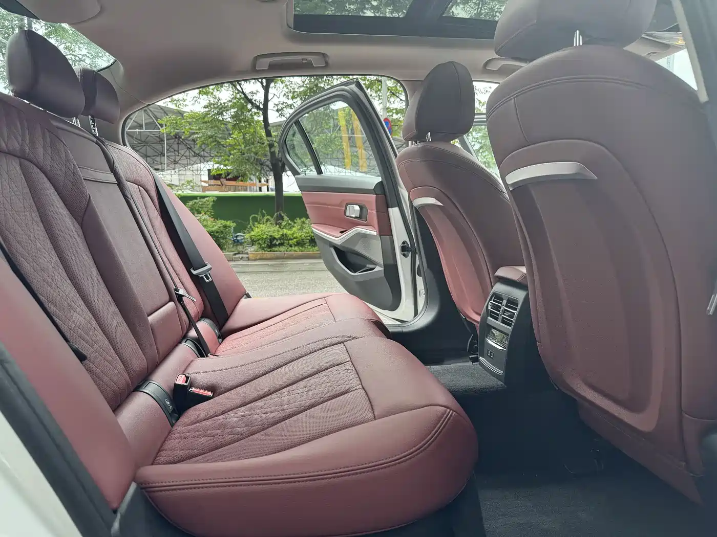 BMW i3 2024 eDrive 35 L фото 9