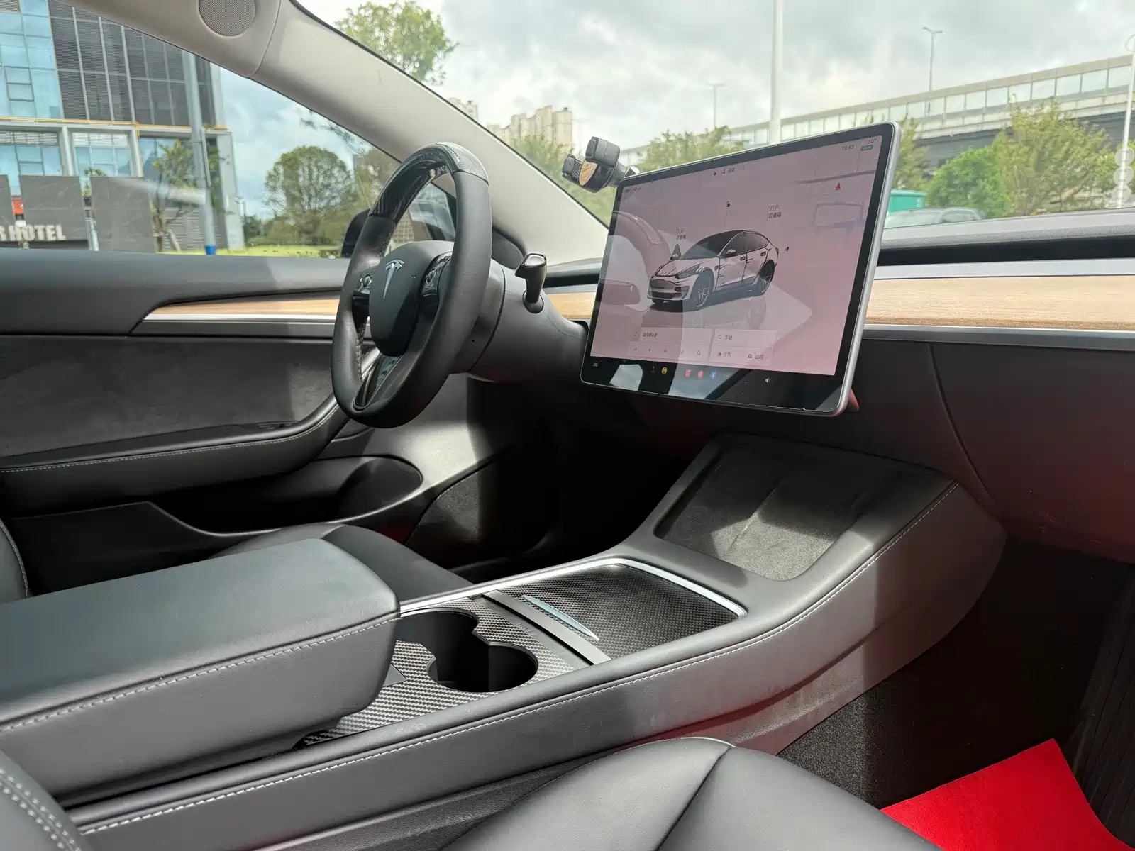 Фото 10 - Tesla Model 3