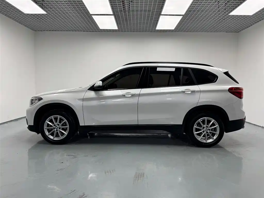 BMW X1 2019 sDrive18Li Fashion Model фото 2