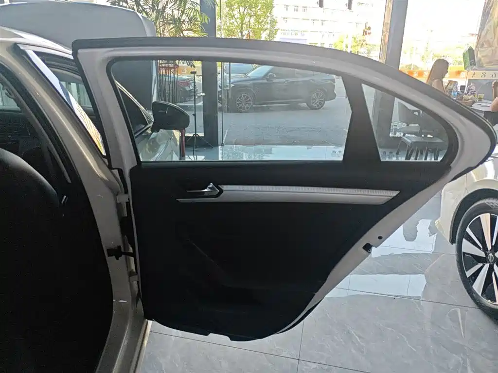 Volkswagen Lamando 2021 230TSI DSG Fashion Edition фото 20