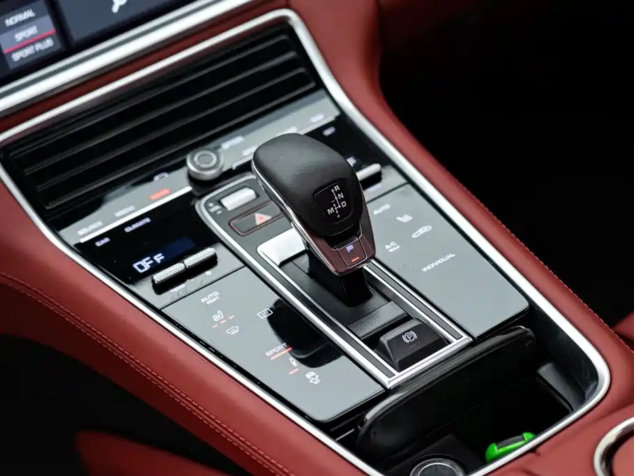 Porsche Panamera 2017 Panamera 4 Sport Turismo 3.0T фото 16