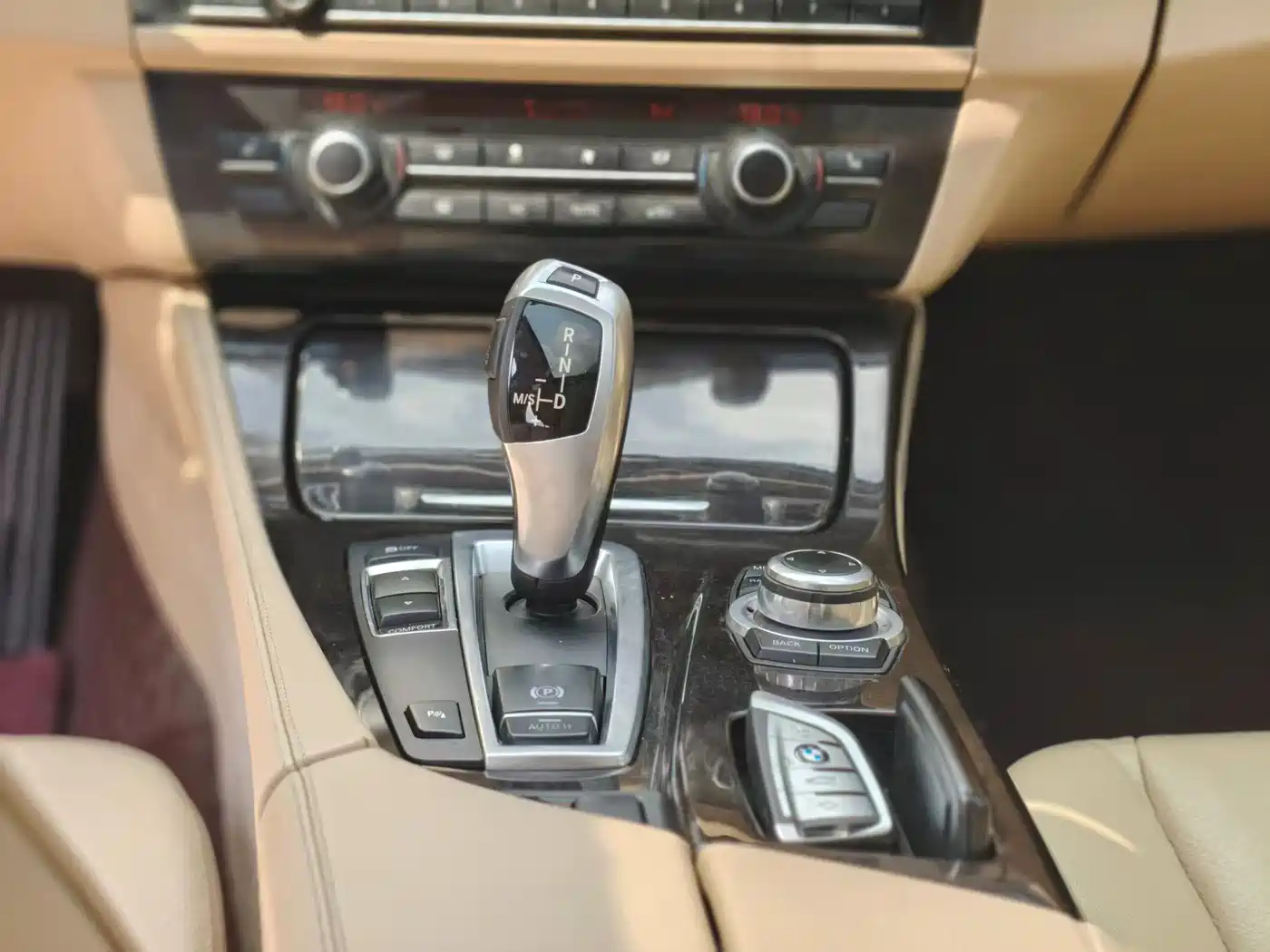BMW 5 Series 2013 525Li Leadership фото 12