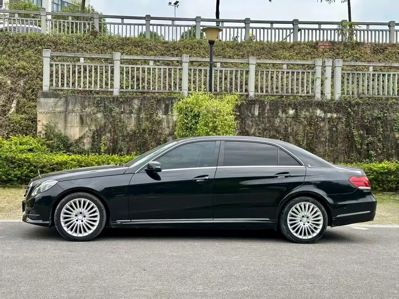 Mercedes-Benz E-Class 2014 Facelift E 260 L Luxury фото 3