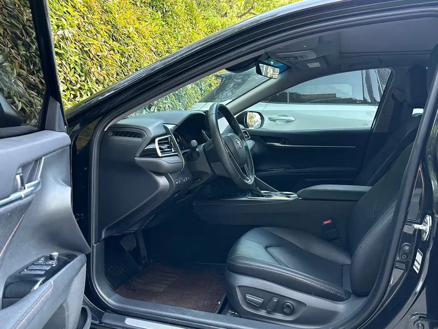 Toyota Camry 2023 2.5G Luxury Edition фото 8